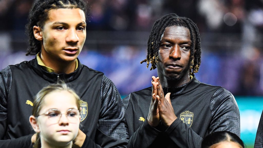 Amadou Haidara (r.) im Trikot des RC Lens.