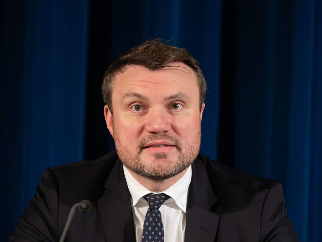 Wirtschaftsminister Keller will öffentliche Auftragsvergaben vereinfachen. (Archivbild)