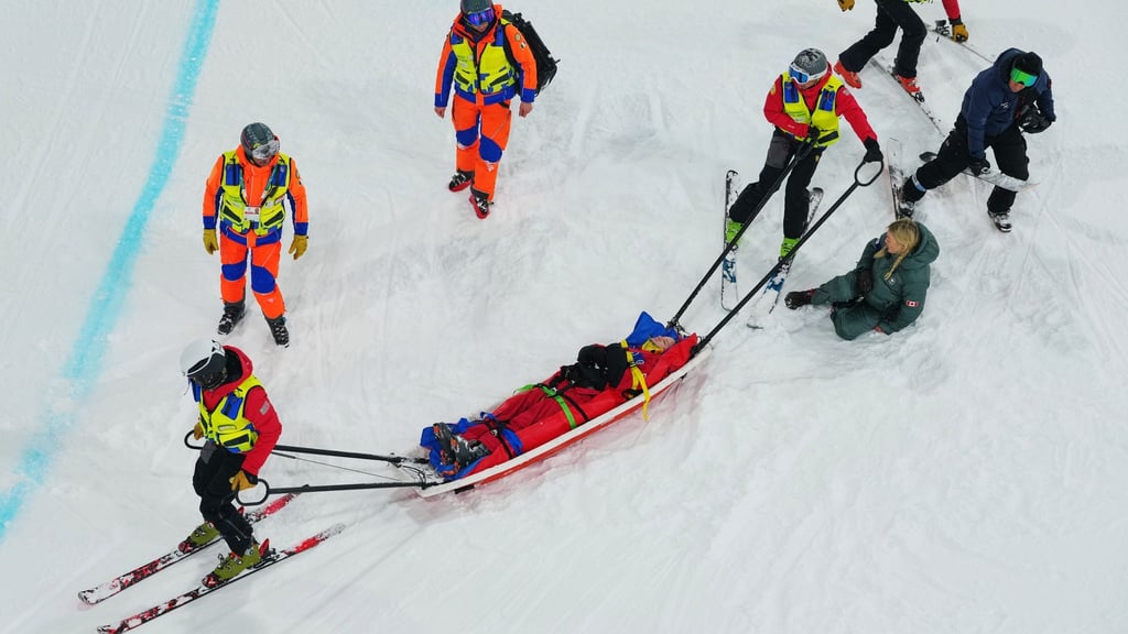 Wurde in einem Schlitten abtransportiert: Cassie Sharpe.
