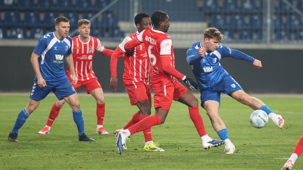 Der 1. FC Magdeburg II um den eingewechselten Joonas Frenzel (am Ball) verpasste nach der Pause den 2:2-Ausgleich.&nbsp;