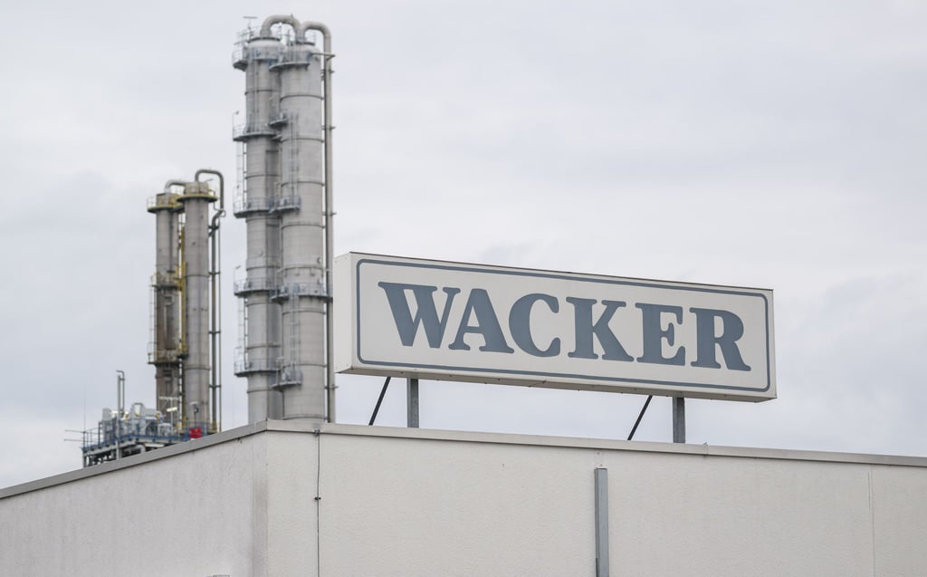 Wacker plant massive Einsparungen und will 1.500 Stellen streichen: Was das für das Werk Nünchritz bedeutet, bleibt weiter offen. (Archivbild)