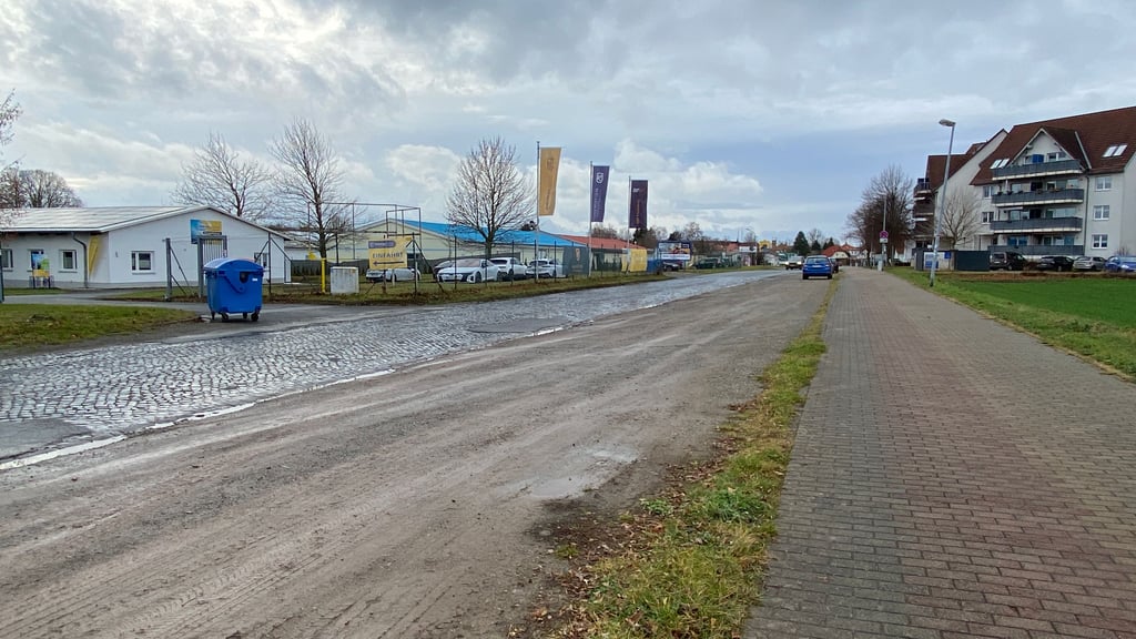 Auf 300 Metern lässt der Ausbau der Siedlungsstraße in Halberstadts Norden auf sich warten – der Rest ist in Ordnung.