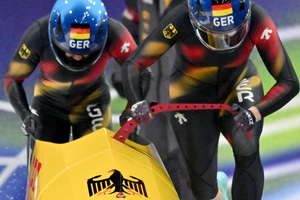 Laura Nolte (Pilotin) und Anschieberin Deborah Levi (Deutschland) legten im ersten Lauf gleich Start- und Bahnrekord hin.