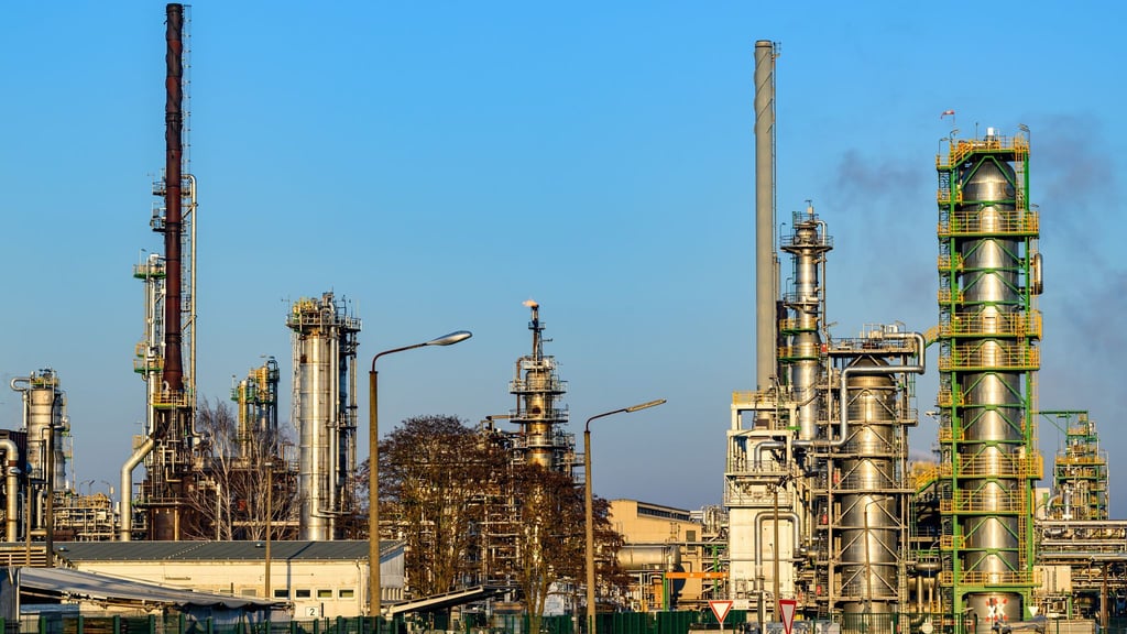 Die Raffinerie in Schwedt in der Uckermark im Nordosten von Brandenburg versorgt große Teile des Nordostens Deutschlands mit Treibstoff. (Archivbild)