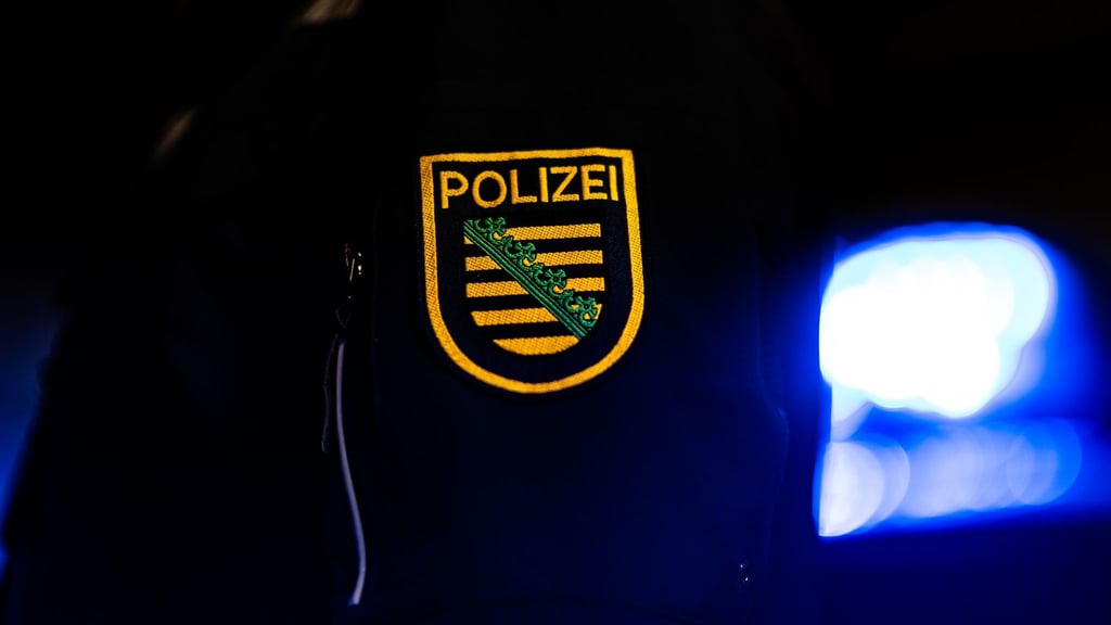 Die Polizei fahndet nach dem Angreifer. (Symbolbild)
