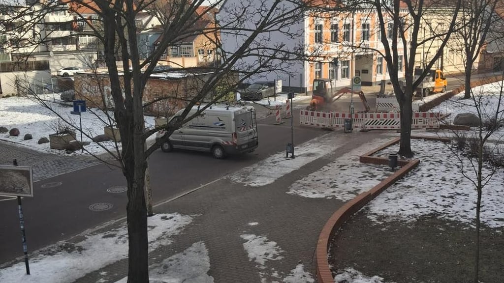 Wegen eines Wasserrohrbruchs ist die Brüderstraße gesperrt.