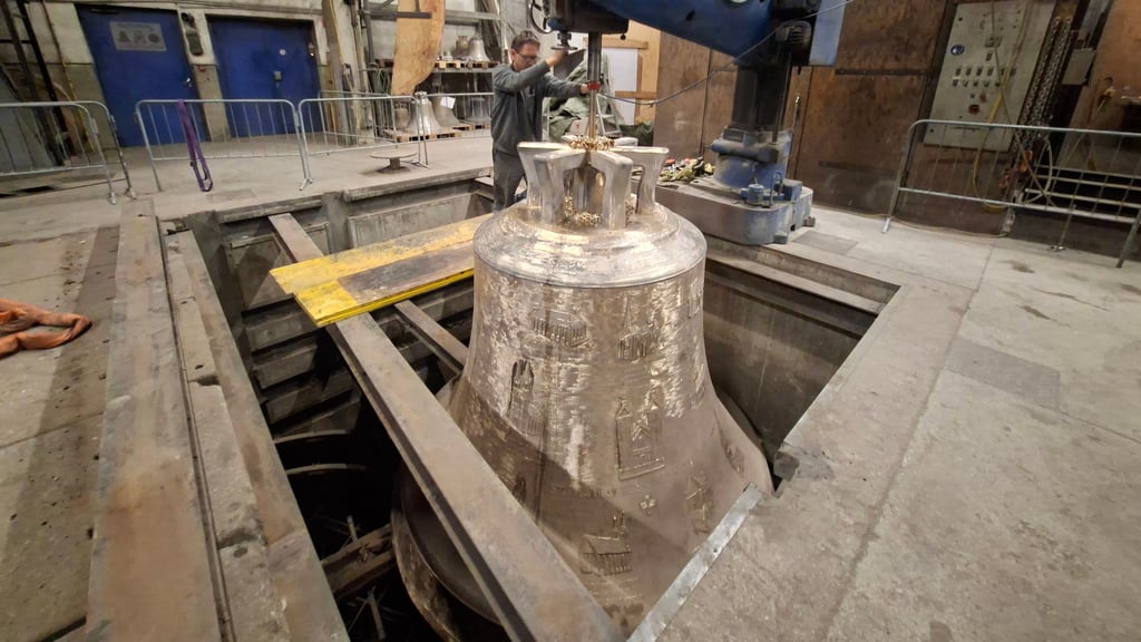 In der Glockengießerei Grassmayr im österreichischen Innsbruck wird an der Glocke für den Magdeburger Dom gearbeitet. 