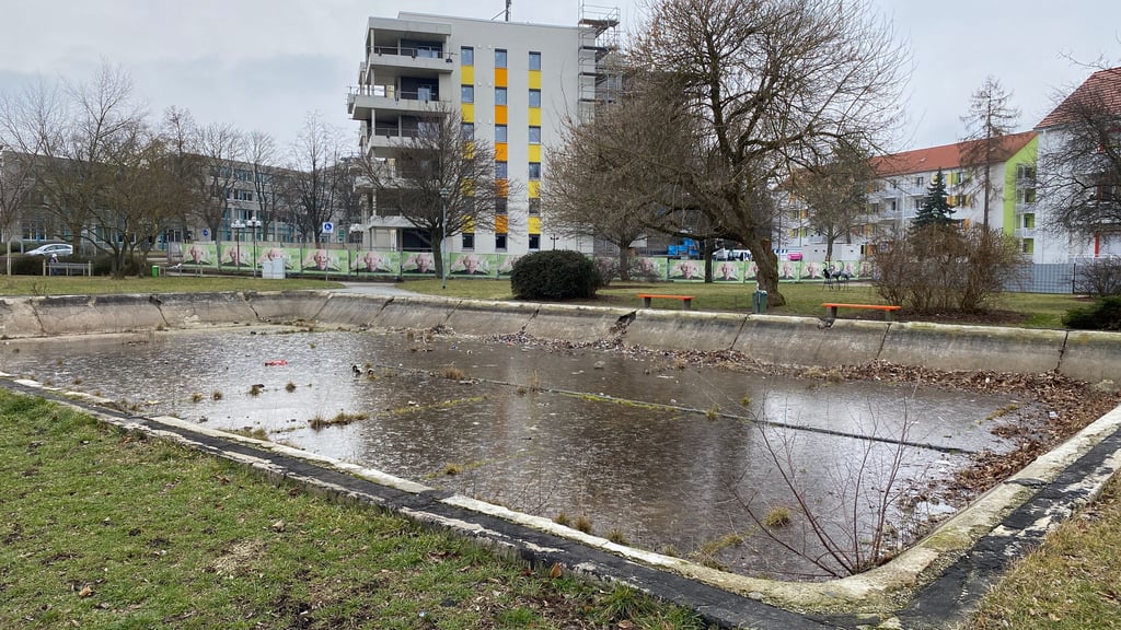 Ein trauriges Bild bietet der einstige Brunnen am Breiten Tor in Halberstadt.