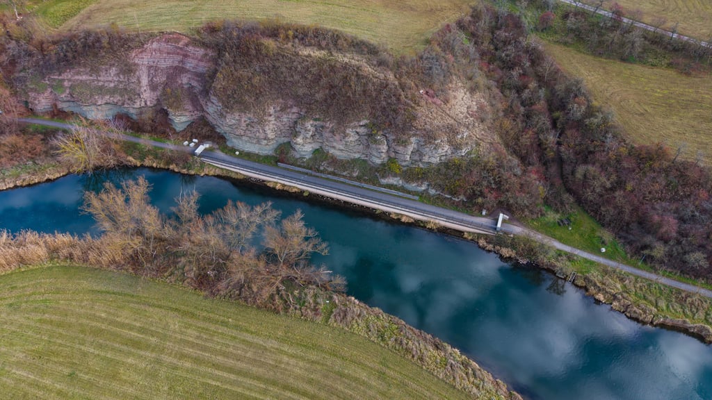 Der Abschnitt des Unstrutradwegs am Glockenseck bei Dorndorf ist wegen Steinschlaggefahr gesperrt.