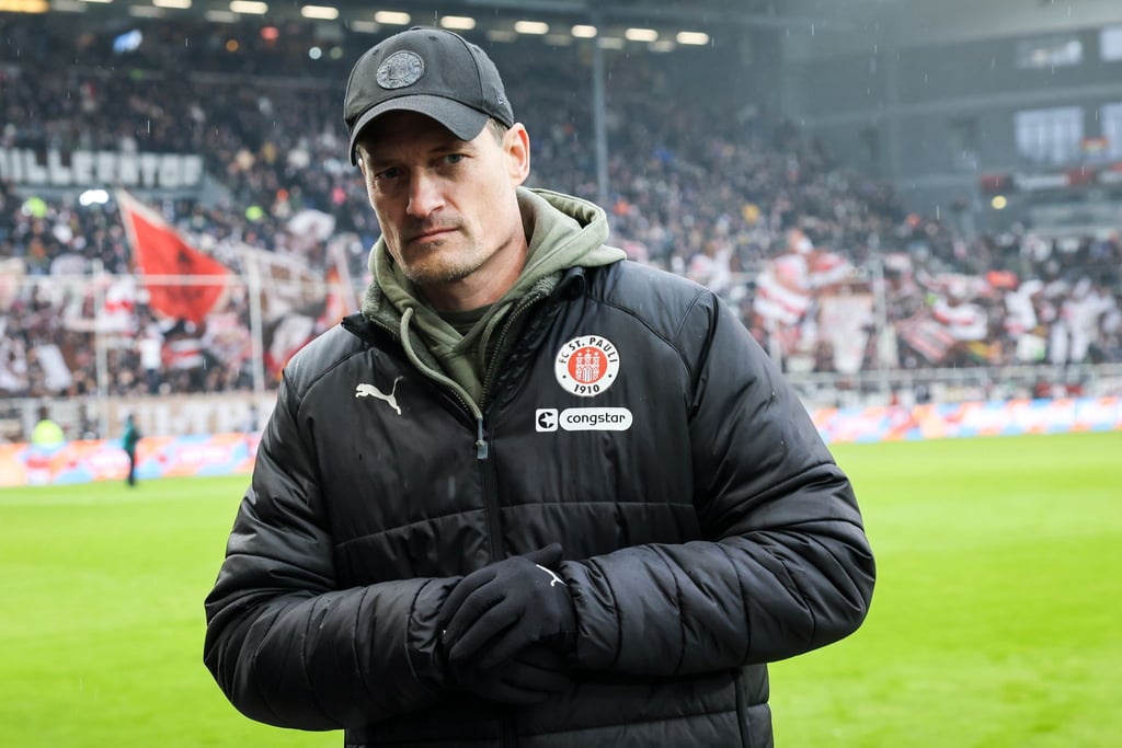 St. Paulis Trainer Alexander Blessin. (Archivbild)
