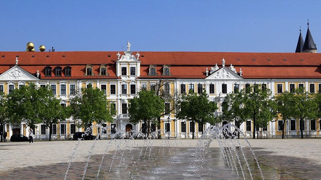 So viele Mitarbeiter haben die 97 Abgeordneten im Landtag von Sachsen-Anhalt.