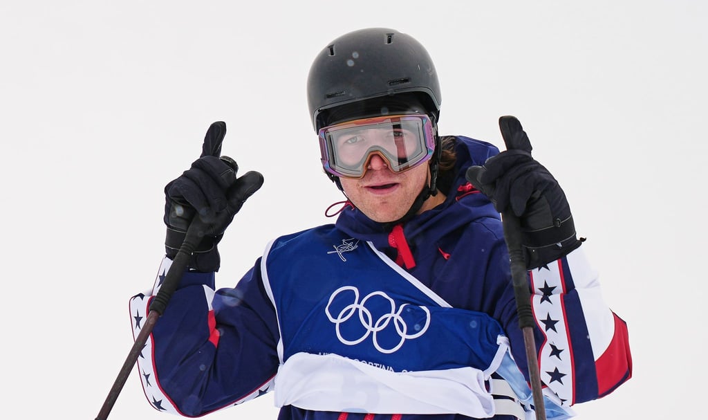 L wie „Loser“? Hunter Hess formte mit seinen Fingern den Buchstaben L - und sprach danach über seine turbulenten Olympia-Tage.