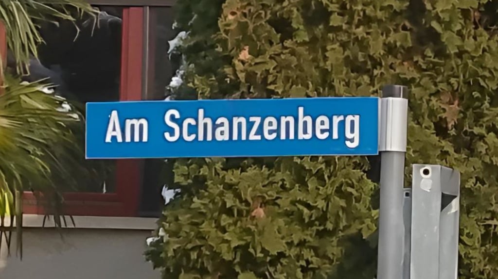 Die Genthiner Straße Am Schanzenberg ist heute eine ruhige Anliegerstraße. 