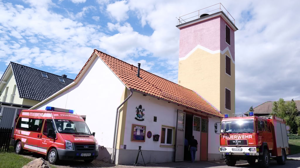 Das historische Feuerwehrdepot in Timmenrode ist viel zu klein und genügt schon lange nicht mehr den Anforderungen an ein Feuerwehr-Gerätehaus. 2026 soll endlich der lang ersehnte Neubau beginnen.