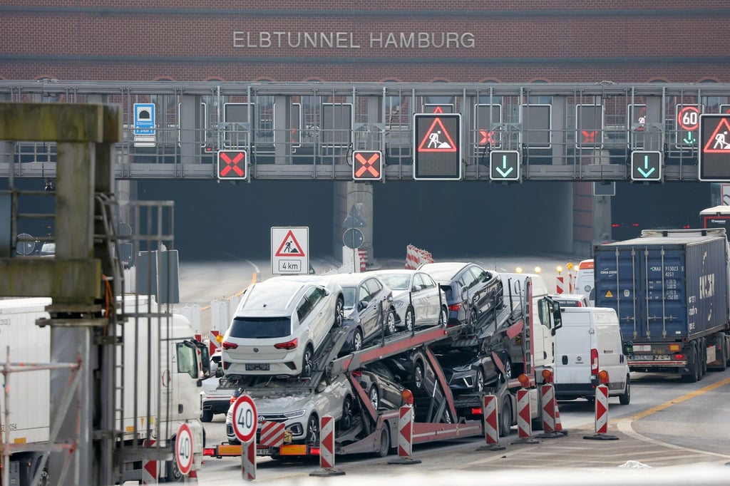 Die Autobahn GmbH bewertete die Verkehrslage rund um den Tunnel am Nachmittag als „angespannt“, wie ein Sprecher der Autobahn GmbH sagte.