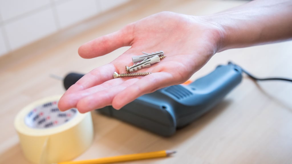 Welcher Dübel eignet sich für welche Wand? Antworten auf diese und viele weitere Fragen liefert der neuen Heimwerken-Kurs an der Zerbster Kreisvolkshochschule.