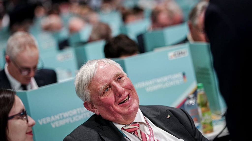 Das beste Ergebnis als Vize von Parteichef Friedrich Merz bekam in Stuttgart der nordrhein-westfälische Sozialminister Karl-Josef Laumann mit 769 Stimmen.