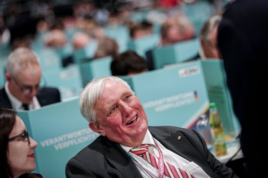 Das beste Ergebnis als Vize von Parteichef Friedrich Merz bekam in Stuttgart der nordrhein-westfälische Sozialminister Karl-Josef Laumann mit 769 Stimmen.