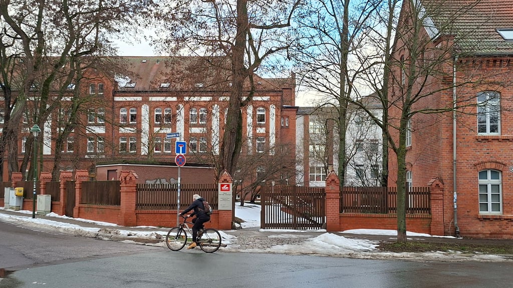 Das Seniorenpflegeheim "Peter Zincke" in Magdeburg-Sudenburg wird vom Träger Wohnen und Pflegen (Wup) zum 1. Juni 2026 aufgegeben. 