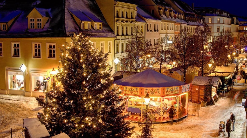 Blick auf den Weihnachtsmarkt  2012 auf dem Roßmarkt 