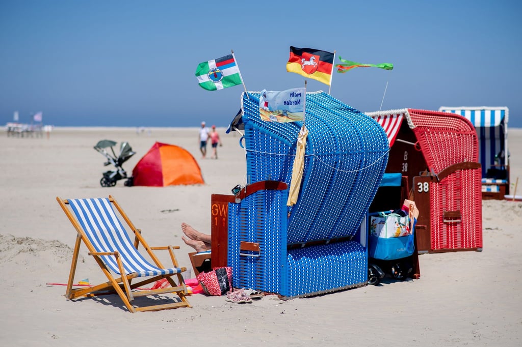 Sonne, Meer und Strand: Viele Menschen verbinden mit Niedersachsen beliebte Reiseziele. (Archivbild)