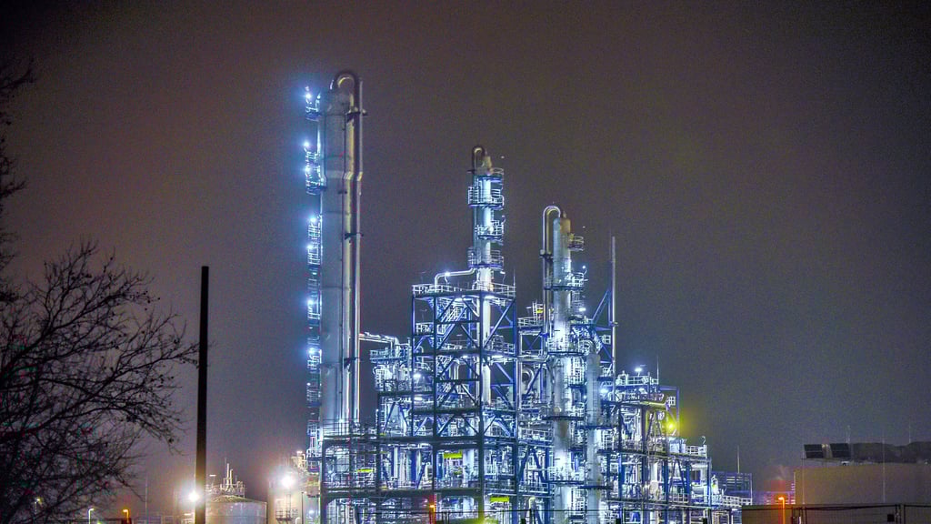 Die neue UPM-Bioraffinerie in Leuna fährt ihre Anlagen hoch – erste Industriezucker sind bereits ausgeliefert. 