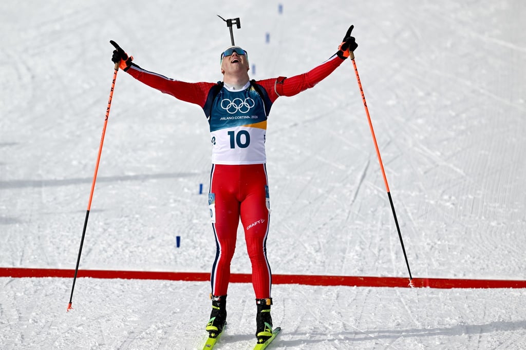 Johannes Dale-Skevdal (Norwegen) kommt jubelnd als Sieger ins Ziel. Es war das 17. Gold für Norwegen bei diesen Spielen - so viel wie nie zuvor.
