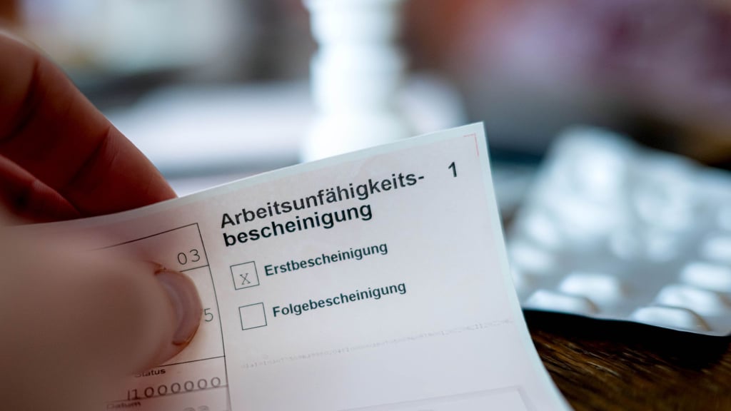 Eine Krankschreibung bleibt auch nach einer Kündigung wirksam, wenn sie medizinisch begründet ist.