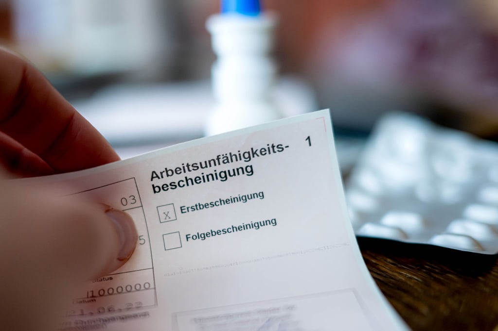 Eine Krankschreibung bleibt auch nach einer Kündigung wirksam, wenn sie medizinisch begründet ist.
