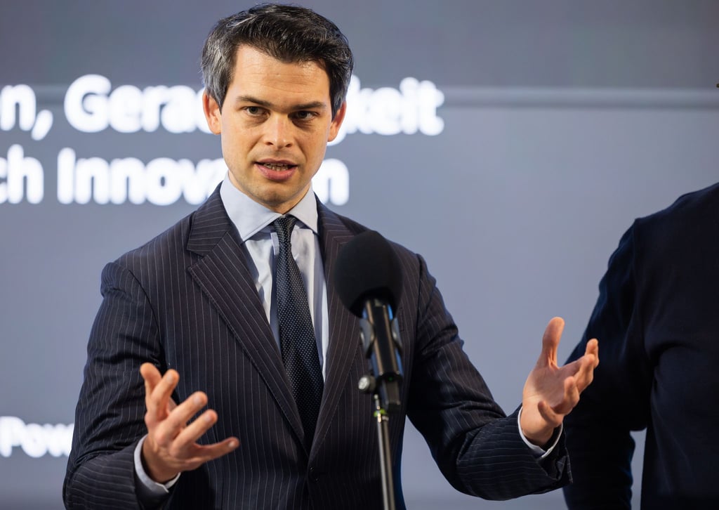 Im Streit um die Hafenpolitik weist Ploß Vorwürfe aus dem Hamburger Rathaus zurück. (Archivbild)