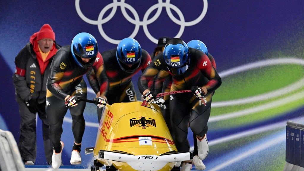 Johannes Lochner (Pilot), Thorsten Margis, Jörn Wenzel und Georg Fleischhauer legten im ersten Lauf Start- und Bahnrekord hin.