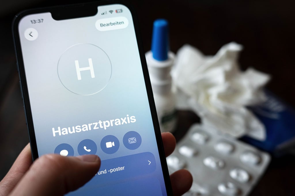 Macht eine telefonische Krankschreibung Fehlzeiten im Job zu leicht? (Archivbild)