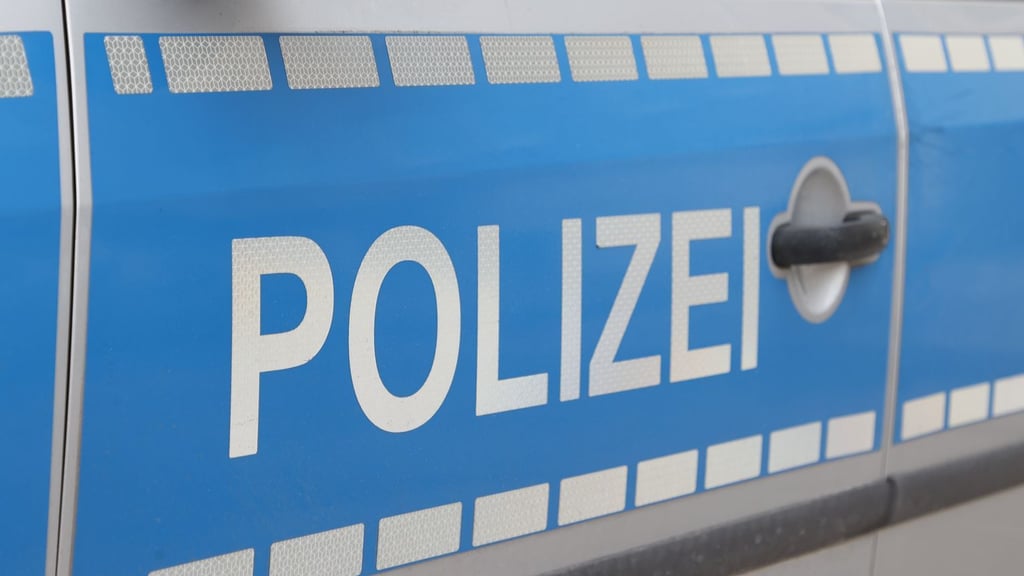 Die Polizei in Halle fahndet nach einem Ladendieb.