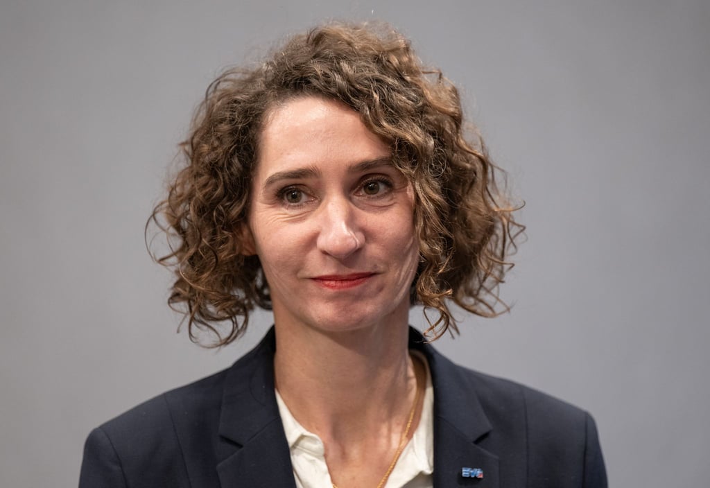 EVG-Vize Cosima Ingenschay will den geplanten Stellenabbau bei DB Cargo deutlich abmildern. (Archivbild)
