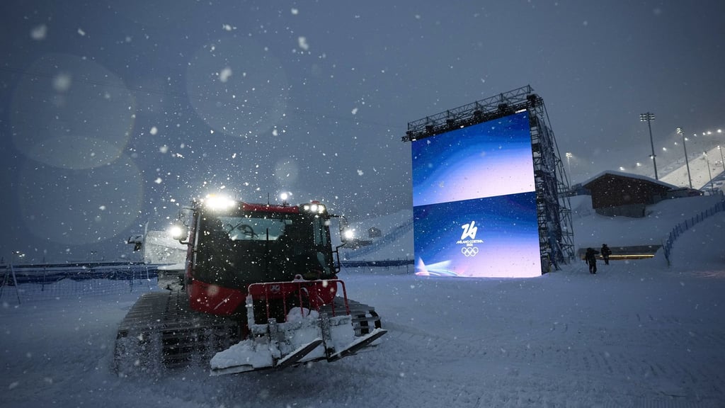 Viel Schnee in der Halfpipe: Der letzte olympische Wettkampf in Livigno muss wetterbedingt auf Sonntag verschoben werden.