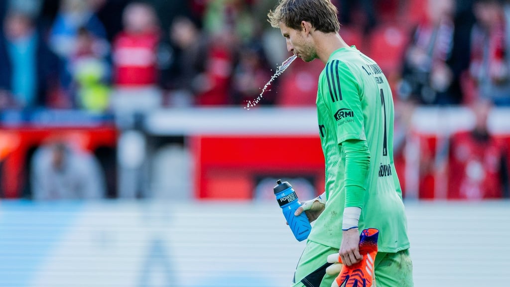 Union Berlins Torwart Frederik Rönnow kassierte in den letzten vier Spielen zehn Gegentore. (Archivbild)