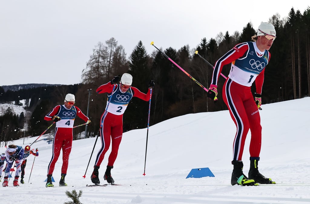 Johannes Hoesflot Klaebo (r) gewinnt seine sechste Goldmedaille bei den Winterspielen 2026.