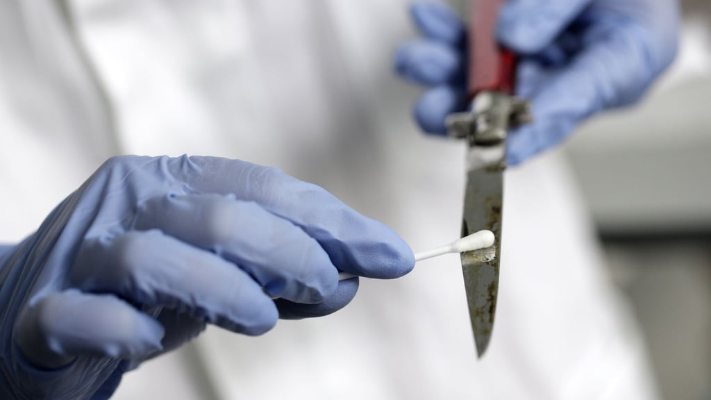 Der 21-Jährige wurde lebensgefährlich verletzt. (Symbolbild)