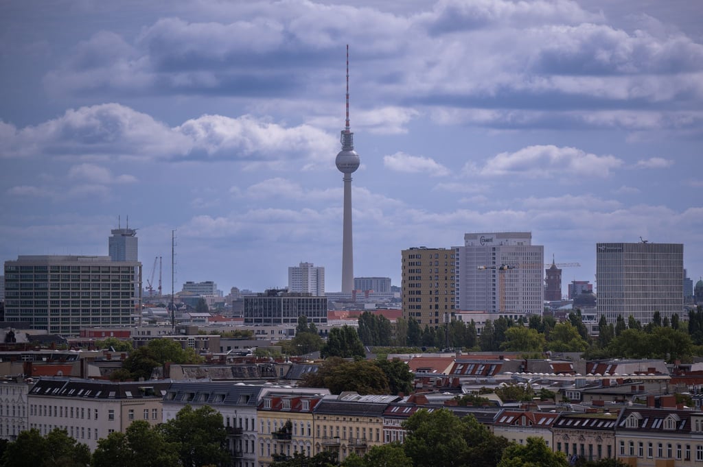 Die Linken im Berliner Abgeordnetenhaus wollen den Wohnungsmarkt in der Hauptstadt stärker regulieren. (Archivbild)