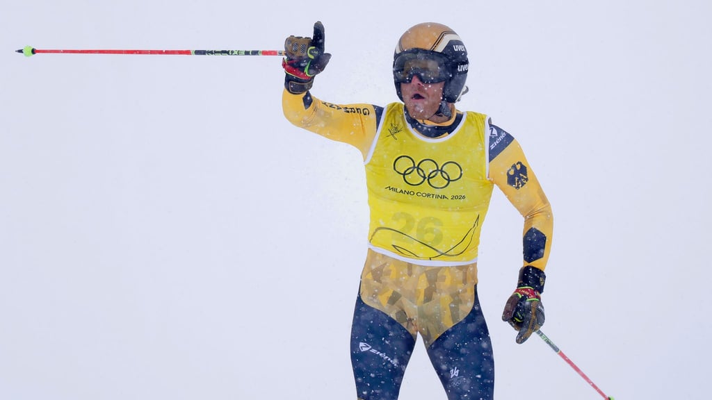 Zeigt den Regelverstoß an: Tim Hronek