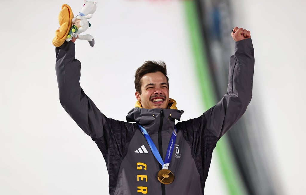 Skisprung-Olympiasieger Philipp Raimund vertraut seiner Mutter nicht nur beim Kochen. (Archivbild)