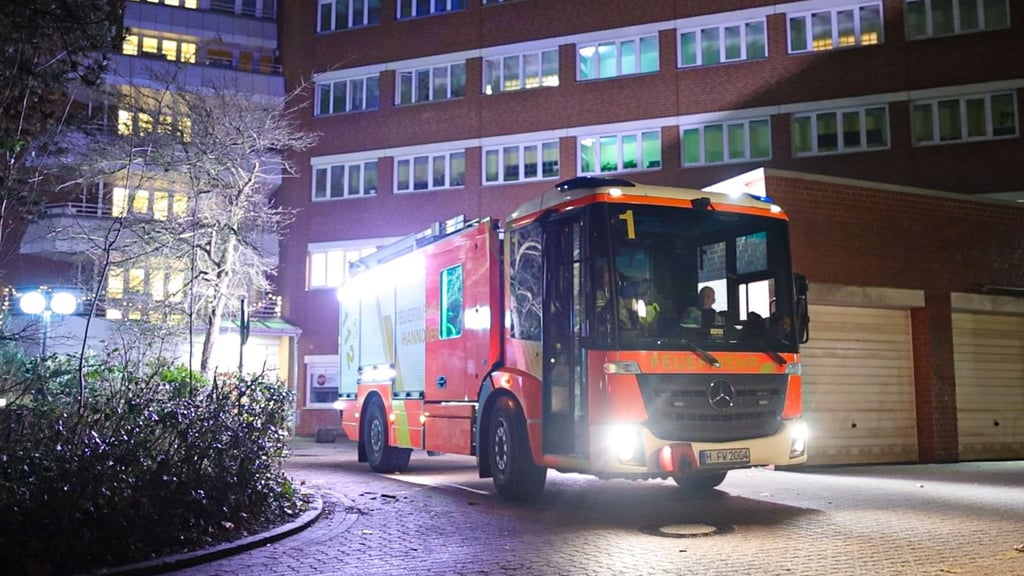 In Hannover stirbt ein Mann nach einem Feuer in einer Pflegeeinrichtung.