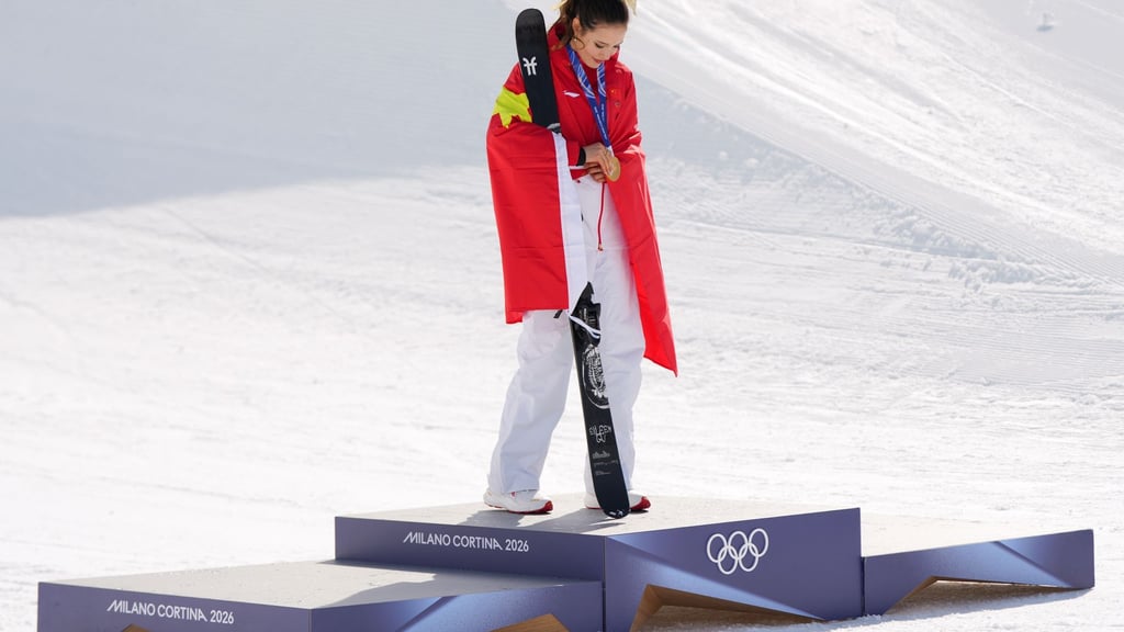 Kurz nach ihrem Olympiasieg erfährt Eileen Gu vom Tod ihrer Großmutter.
