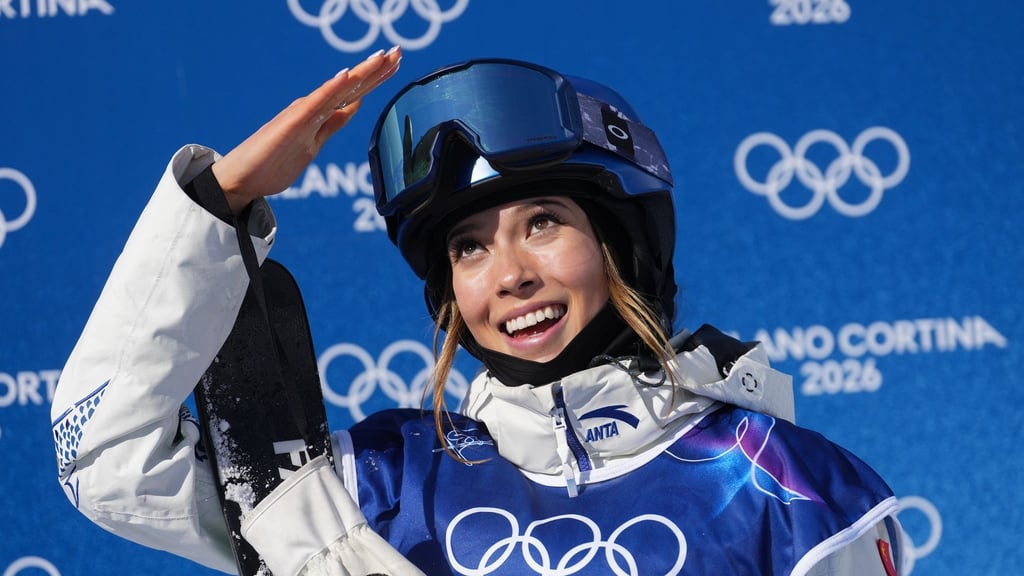 Freestyle-Superstar Eileen Gu gewinnt Gold in der Halfpipe.
