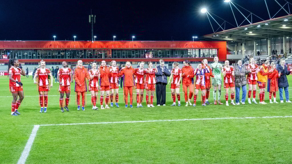 Die Bayern-Fußballerinnen jubeln - wohl bald auch wieder als Meister.
