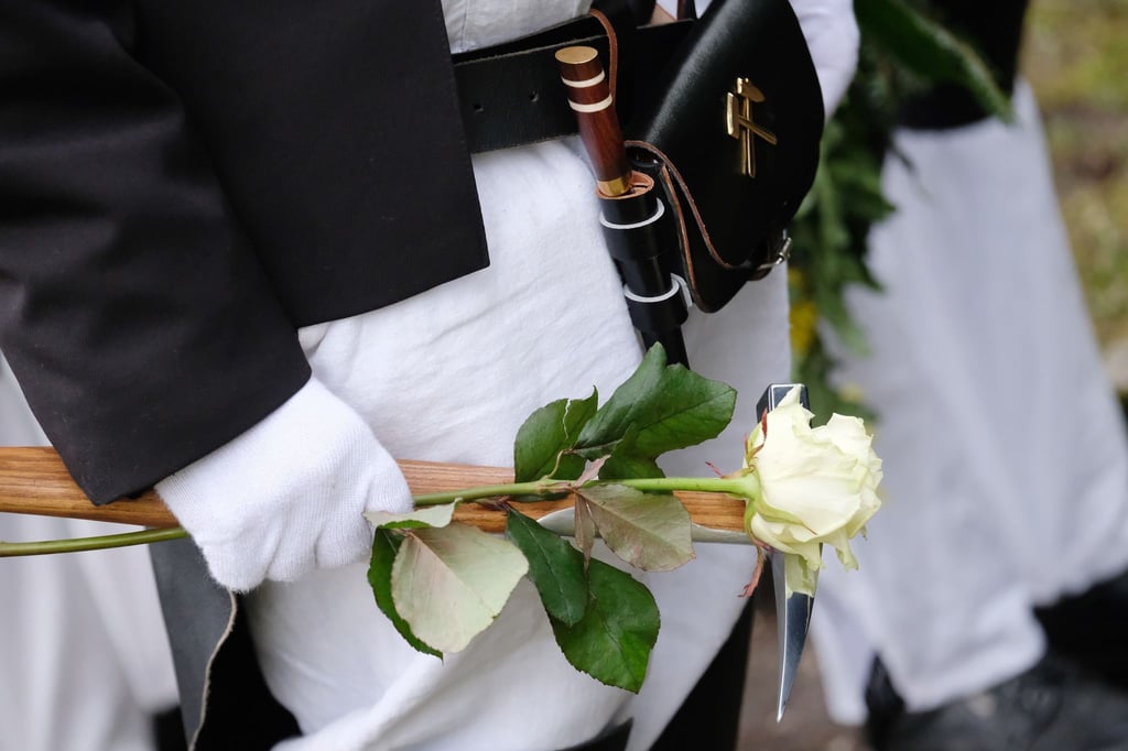 Auf dem Zwickauer Hauptfriedhof gedenken Vertreter der Stadt, der Kirchen und des Bergbauvereins dem Grubenunglück vor 66 Jahren im damaligen VEB Steinkohlewerk Zwickau. (Archivbild)