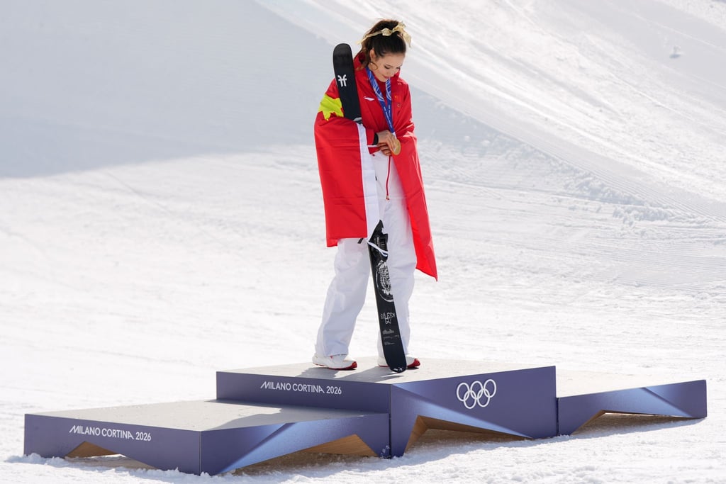 Kurz nach ihrem Olympiasieg erfährt Eileen Gu vom Tod ihrer Großmutter.