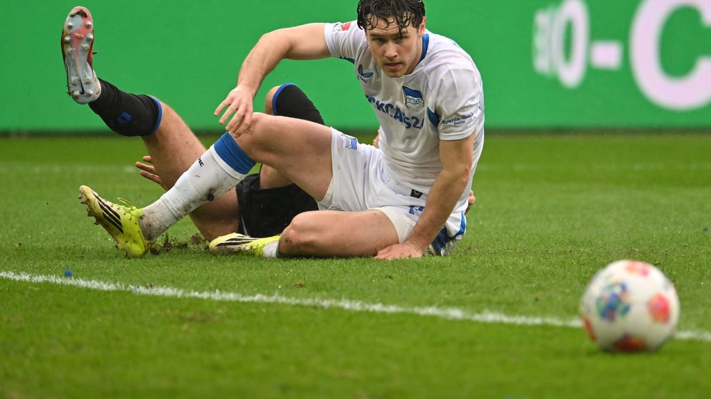 Linus Gechter und Hertha BSC in Paderborn am Boden.