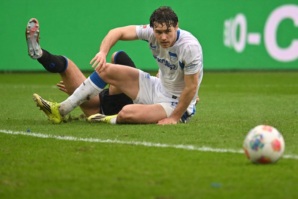 Linus Gechter und Hertha BSC in Paderborn am Boden.