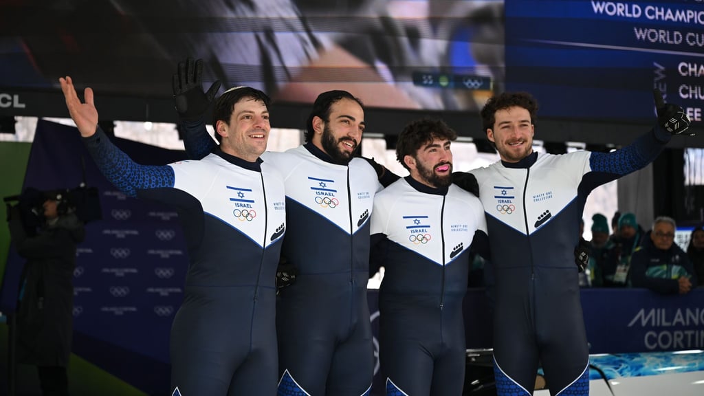 Nach dem zweiten Lauf am Samstag feierten Israels Bobfahrer noch ihre Olympia-Teilnahme.